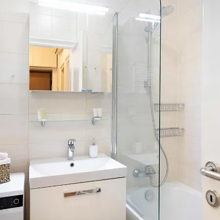 Lea And Maks's Urban Apartment